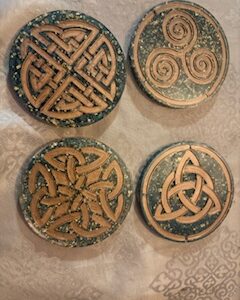 Handmade Celtic Resin Coasters with Gold Leaf – Round Epoxy Drink Coaster, Unique Housewarming Gift, Celtic Knot Decor